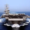 Tàu sân bay USS Dwight D. Eisenhower của Mỹ di chuyển trên biển Arab. (Ảnh: AFP/TTXVN)