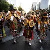 Người dân tham gia lễ diễu hành "Ngày của người chết" tại Mexico City (Mexico), ngày 4/11/2023. (Ảnh: AFP/TTXVN)