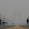 Khói mù ô nhiễm bao phủ dày đặc tại New Delhi (Ấn Độ), ngày 3/11/2023. (Ảnh: AFP/TTXVN)