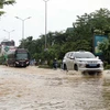 Sáng 16/11, nhiều tuyến đường ở thành phố Huế vẫn bị ngập trong nước. (Ảnh: Đỗ Trưởng/TTXVN)
