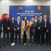Đại biểu tham gia Lễ Ra mắt Hội Chuyên gia Việt Nam-Nhật Bản chụp ảnh lưu niệm. (Ảnh: Xuân Giao/TTXVN)