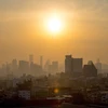 Khói mù bao trùm tại thủ đô Bangkok (Thái Lan) ngày 27/1/2023. (Ảnh: AFP/TTXVN)