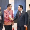 Chủ tịch Quốc hội Vương Đình Huệ tiếp Chủ tịch Phòng Thương mại Thái Lan Sanan Angubokuk. (Ảnh: Doãn Tấn/TTXVN)