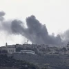 Khói bốc lên sau vụ không kích của Israel xuống Alma al-Shaab (Liban), ngày 20/11/2023. (Ảnh: THX/TTXVN)