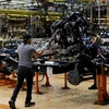 Công nhân làm việc tại nhà máy của hãng sản xuất ôtô Ford tại Dearborn, Michigan (Mỹ). (Ảnh: AFP/TTXVN)