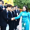 Phó Chủ tịch nước Võ Thị Ánh Xuân gặp mặt các học sinh đạt giải Olympic và khoa học kỹ thuật quốc tế năm 2023. (Ảnh: Lâm Khánh/TTXVN)