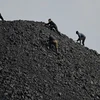 Công nhân làm việc tại khu mỏ ở Đại Đồng, tỉnh Sơn Tây (Trung Quốc). (Ảnh: AFP/TTXVN)