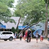 Du khách tham quan một khu du lịch ở huyện Krông Nô, tỉnh Đắk Nông. (Ảnh: Vietnam+)