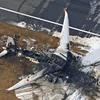 Máy bay chở khách của Japan Airlines sau vụ va chạm tại sân bay Haneda ở Tokyo (Nhật Bản), ngày 3/1/2024. (Ảnh: Kyodo/TTXVN)