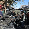 Chiếc xe bị phá hủy trong vụ không kích của Israel xuống thành phố Rafah, Dải Gaza ngày 7/1/2024. (Ảnh: THX/TTXVN)