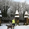 Tuyết bao phủ tại Birkenhead, Tây Bắc vùng England ngày 16/1/2024. (Ảnh: AFP/TTXVN)