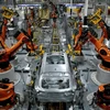 Robot tự động lắp ráp một chiếc SUV tại cơ sở sản xuất BMW ở Greer, Nam Carolina (Mỹ). (Nguồn: Reuters)