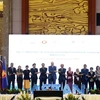 Các đại biểu dự Hội nghị Bộ trưởng Du lịch ASEAN-Nga lần thứ ba chụp ảnh lưu niệm. (Ảnh: Phạm Kiên/TTXVN)
