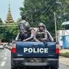 Cảnh sát tuần tra trên đường phố tại Yangon (Myanmar), ngày 19/7/2023. (Ảnh: AFP/TTXVN)