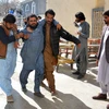 Nạn nhân bị thương trong vụ nổ tại tỉnh Balochistan (Pakistan), ngày 7/2/2024. (Ảnh: AFP/TTXVN)