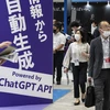 Biển quảng cáo ứng dụng ChatGPT tại một cuộc triển lãm công nghệ trí tuệ nhân tạo ở Tokyo (Nhật Bản) hồi năm ngoái. (Ảnh: AFP/TTXVN)