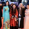 Các diễn viên tham gia trong phim "Cu Li không bao giờ khóc" của đạo diễn Phạm Ngọc Lân tại Lễ Trao giải Liên hoan phim Quốc tế Berlin lần thứ 74 ở Đức, tối 24/2/2024. (Ảnh: AFP/TTXVN)