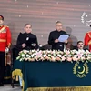 Tân Thủ tướng Pakistan Shahbaz Sharif (thứ hai, trái) tuyên thệ nhậm chức tại Islamabad ngày 4/3/2024. (Ảnh: THX/TTXVN)