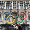 Biểu tượng Olympic tại Paris (Pháp). (Ảnh: AFP/TTXVN)