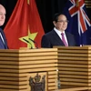 Thủ tướng Phạm Minh Chính và Thủ tướng New Zealand Christopher Luxon gặp gỡ báo chí. (Ảnh: Dương Giang/TTXVN)