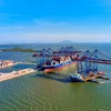 Theo asianinsiders.com, nền kinh tế Việt Nam đang được thúc đẩy nhờ hạ tầng ngày càng hoàn thiện. (Ảnh: Hồng Đạt/TTXVN)
