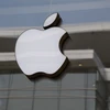 Biểu tượng Apple tại một cửa hàng ở Washington, D.C. (Mỹ). (Ảnh: AFP/TTXVN)
