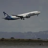 Máy bay của Hãng Hàng không Alaska Airlines cất cánh tại sân bay quốc tế ở San Francisco, ngày 4/4/2024. (Ảnh: THX/TTXVN)