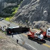 Hiện trường vụ va chạm giữa xe buýt và xe tải ở bang Pueble, miền Trung Mexico hồi tháng Tám năm ngoái. (Ảnh: Reuters/TTXVN)