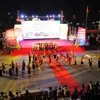 Festival múa sạp “Rực rỡ sắc màu Tây Bắc” năm 2024 có sự tham gia của hơn 3.000 diễn viên quần chúng ở thành phố Yên Bái. (Ảnh: TTXVN phát)