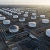 Bể chứa dầu tại kho dự trữ ở Carson, California (Mỹ). (Ảnh: AFP/TTXVN)