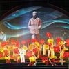 Chương trình nghệ thuật "Từ Làng Sen đến Thành phố Hồ Chí Minh" kỷ niệm 134 năm ngày sinh của Người, diễn ra tối 19/5 tại Làng Sen (Nghệ An). (Ảnh: Bích Huệ/TTXVN)