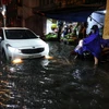 Mưa lớn gây ngập trên phố Bùi Xương Trạch, quận Thanh Xuân (Hà Nội) chiều tối 19/5. (Ảnh: Tuấn Anh/TTXVN)