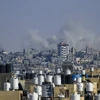 Khói bốc lên sau cuộc không kích của Israel xuống thành phố Rafah, Dải Gaza ngày 25/5/2024. (Ảnh: AFP/TTXVN)