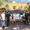 Lực lượng chức năng Quảng Trị phát hiện, bắt giữ vụ vận chuyển trái phép 100 bánh heroin từ Lào vào Việt Nam. (Ảnh: TTXVN phát)