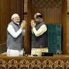Thủ tướng Ấn Độ Narendra Modi và lãnh đạo Quốc hội Rahul Gandhi chúc mừng ông Om Birla, sau khi ông Birla được bầu lại làm Chủ tịch Hạ viện. (Nguồn: The Indian Express)
