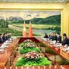 Thủ tướng Phạm Minh Chính hội kiến Chủ tịch Chính hiệp toàn quốc Trung Quốc Vương Hộ Ninh. (Ảnh: Dương Giang/TTXVN)
