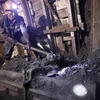 Công nhân Công ty than Thống Nhất khai thác than ở độ sâu hơn 100m. (Ảnh: Trần Việt/TTXVN)