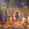 Khung cảnh Hải Phòng được tái hiện trong vở nhạc kịch “Bỉ vỏ,” được công diễn tại Nhà hát thành phố Hải Phòng tối 29/6 vừa qua. (Ảnh: Minh Thu/TTXVN)
