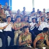 Các học viên Hải quân Indonesia và Việt Nam cổ vũ nhiệt tình cho hai đội. (Ảnh: Đào Trang/TTXVN)