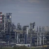 Quang cảnh nhà máy lọc dầu của Tập đoàn Gazprom ở ngoại ô Moskva (Nga). (Ảnh: AFP/TTXVN)