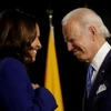 Ông Joe Biden (phải) và bà Kamala Harris liên danh trong cuộc vận động tranh cử Tổng thống Mỹ 2020 ở Wilmington, Delaware, ngày 12/8/2020. (Ảnh: Reuters/TTXVN)