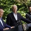 Thủ tướng Nhật Bản Fumio Kishida (phải), Tổng thống Mỹ Joe Biden (giữa), Tổng thống Hàn Quốc Yoon Suk Yeol tại cuộc gặp họp báo ở Trại David, Maryland (Mỹ), ngày 18/8/2023. (Ảnh: AFP/TTXVN)