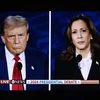 Phó Tổng thống Mỹ Kamala Harris (phải) và cựu Tổng thống Donald Trump. (Ảnh: THX/TTXVN)