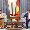 Thủ tướng Phạm Minh Chính tiếp Bộ trưởng Kinh tế và Kế hoạch Saudi Arabia Faisal Al-Ibrahim. (Ảnh: Dương Giang/TTXVN)