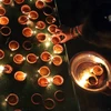 Ánh đèn dầu rực rỡ, lung linh trong lễ hội Diwali của người Hindu