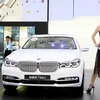 BMW 750Li sang trọng lịch lãm cũng có mặt tại triển lãm. (Ảnh: Doãn Đức/Vietnam+)