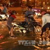 Hàng loạt xe bị chết máy do bị ngập nước vì triều cương dâng cao, tháng 10/2013. Ảnh minh họa. (Ảnh: Duy Khương/TTXVN)