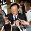 Viện trưởng Viện Kiểm sát nhân dân Tối cao Nguyễn Hòa Bình trả lời phỏng vấn báo chí bên lề phiên họp. (Ảnh: Trọng Đức/TTXVN)