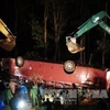 Xe tải lao xuống vực sâu 70m, lái và phụ xe thoát chết