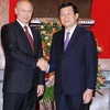 Chủ tịch nước Trương Tấn Sang đón Tổng thống Liên bang Nga V. V. Putin. (Ảnh: Nguyễn Khang/TTXVN)